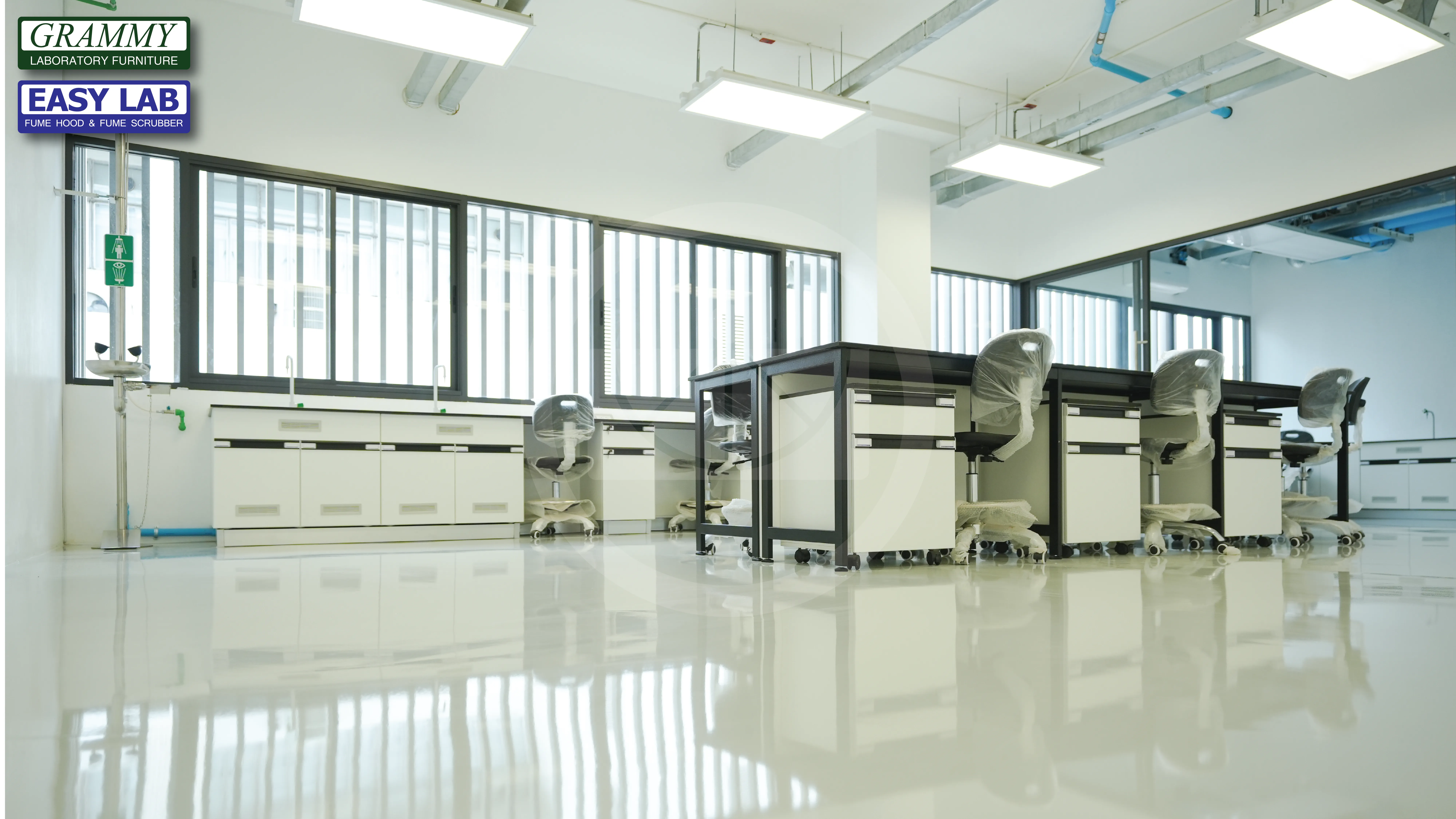 ติดตั้งโต๊ะปฏิบัติการ GRAMMY & ตู้ดูดควัน EASY LAB